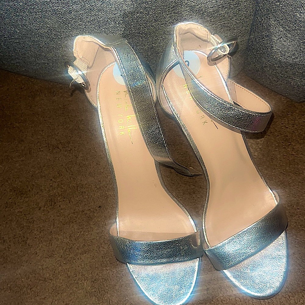 Nicole Miller silver heels Size 9